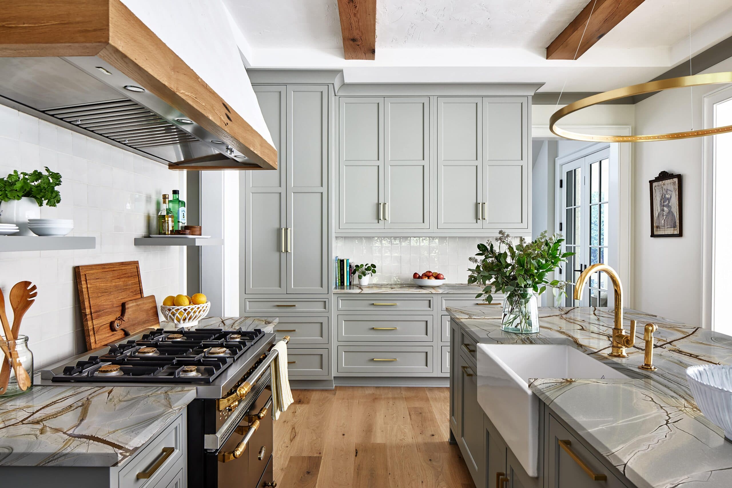 Quartzite countertop surface selection for a Southlake kitchen design